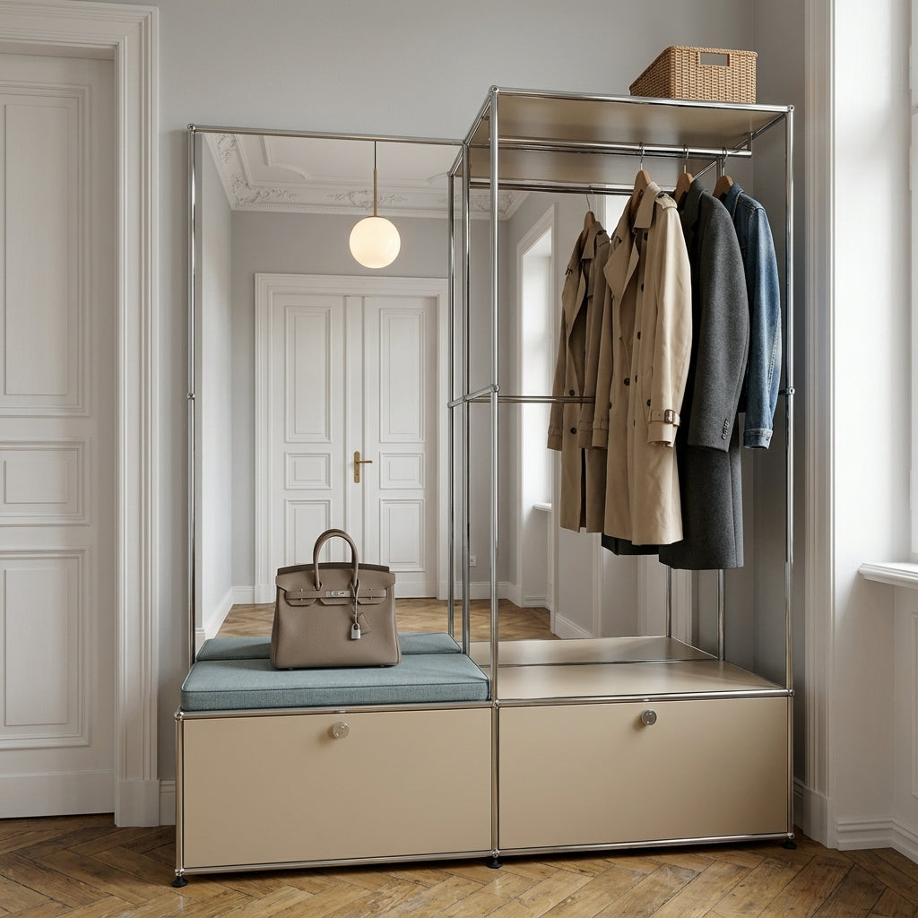 Garderobe mit Spiegel-Tablar als durchgehende Spiegelrückwand über zwei Ebenen, kompatibel mit USM Haller
