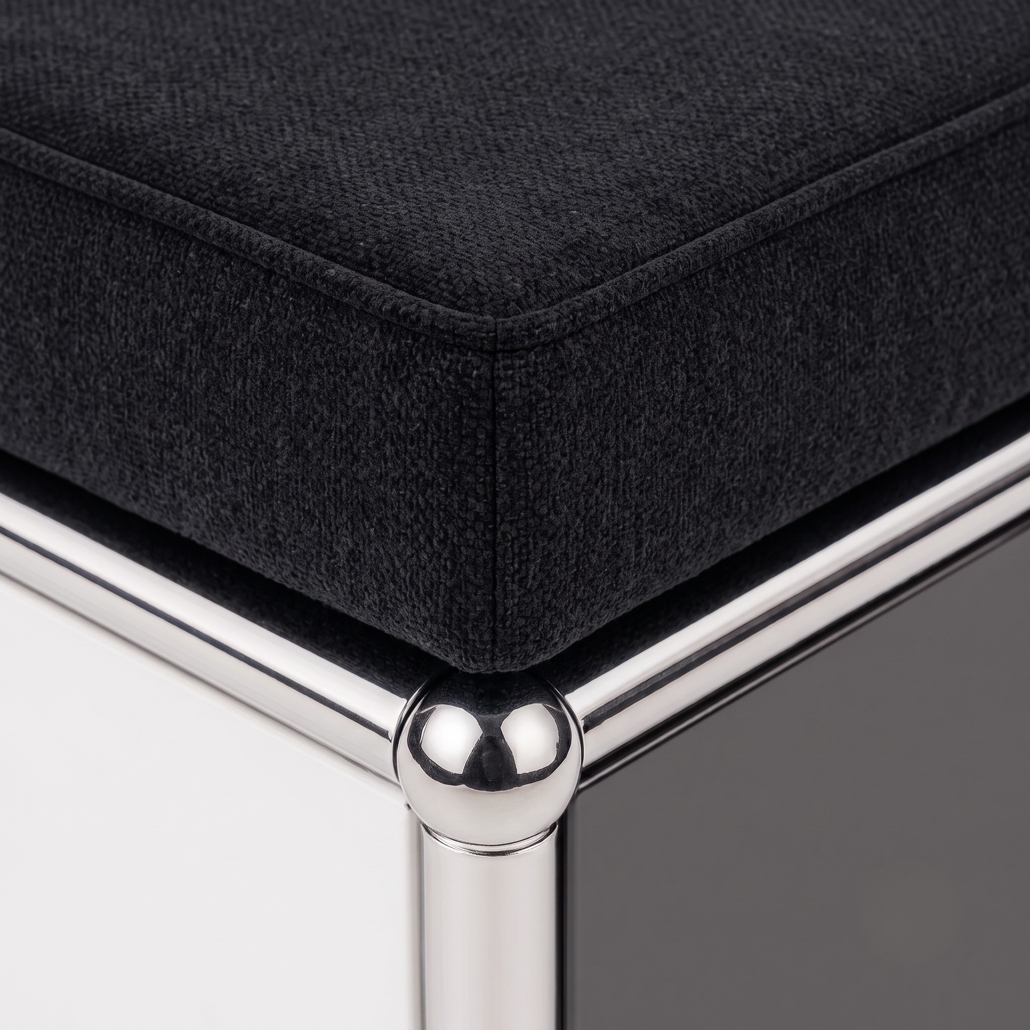 HAUS Lab Sitzkissen Graphit auf USM Haller Möbel, 8 cm Polster